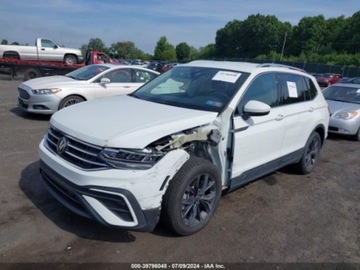 Volkswagen Tiguan II 2022 Volkswagen Tiguan 2022r, SE, 2.0T, 4x4 2.0 Benzyna 185KM, zdjęcie 1