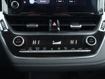 Toyota Corolla XII Sedan 1.5 VVT-i 125KM 2022 Toyota Corolla 1.5 VVT-i, Salon Polska, zdjęcie 12