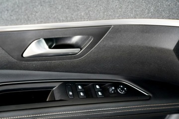 Peugeot 5008 II Crossover Facelifting 1.6 PureTech 180KM 2021 Peugeot 5008 GT kamera Skora adc Nawi PANORAMA bli, zdjęcie 13