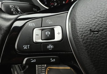 Volkswagen Tiguan II SUV 2.0 TDI 150KM 2019 Volkswagen Tiguan 2.0 TDI IQ.DRIVE 150KM DSG NAVI bezwypadkowy kamera, zdjęcie 19