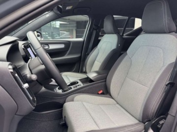Volvo XC40 Crossover Plug-In Facelifting 1.5 T4 211KM 2022 Volvo XC 40 Plug In Hybrid T4 Core ACC Blind spot Kamera cofania CarPl, zdjęcie 2
