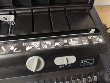 Гребенчатая машина GBC CombBind C366E