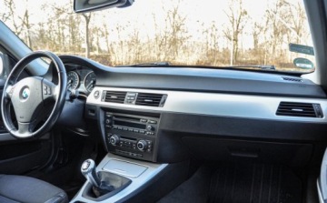 BMW Seria 3 E90-91-92-93 Touring E91 2.0 320d 184KM 2011 BMW Seria 3 xDrive Lift 2011 r. 2.0 Diesel 183KM, zdjęcie 9