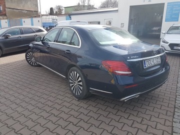 Mercedes Klasa E W213 Limuzyna 2.0 200 211KM 2017 Mercedes E 350 E PLUG-IN HYBRID AUT 2017Rok, zdjęcie 2