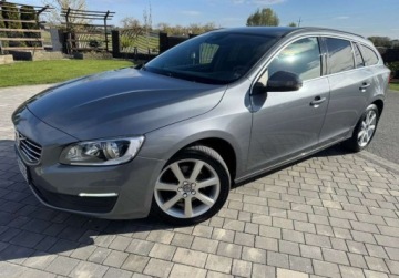 Volvo V60 I Kombi Facelifting 2.0 D2 DRIVE-E 120KM 2015 Volvo V60 Lift V60 2.0D2 Automat MOMENTUUM Serwis Zadbane 1-wlasc, zdjęcie 2