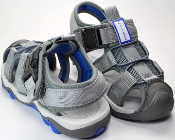 Закрытые босоножки СЕРЫЕ для мальчика, размер 35.