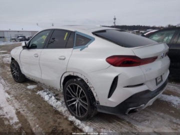 BMW X6 G06 2024 BMW X6 xDrive40i 2024 3.0 Benzyna 375KM, zdjęcie 3