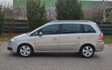 Opel Zafira B 1.9 CDTI ECOTEC 120KM 2005 Opel Zafira 1.9 Diesel 120KM, 7-Osobowa, ISOFIX, Panorama, Pol skora, Hak, zdjęcie 17