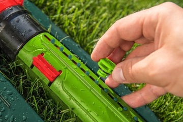 КОЛЕБАТЕЛЬНЫЙ САДОВЫЙ ДОЖДЕВАТЕЛЬ С 18 ФОРСУНКАМИ ДЛЯ ГАЗОНА ПЛОЩАДЬЮ 285 м2 КАЧАЮЩИЙСЯ САД