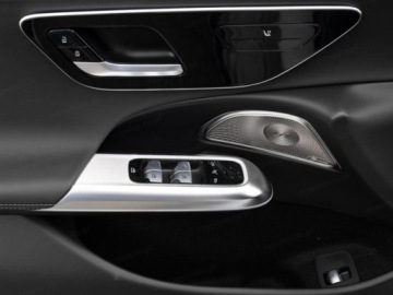 Mercedes Klasa E W214 Sedan 2.0 200 204KM 2025 MERCEDES-BENZ E Klasa 200 AMG Sedan 2.0 (204KM) 2025, zdjęcie 8