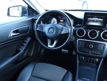 Mercedes CLA C117 Shooting Brake 1.6 200 156KM 2015 Mercedes CLA 200, Automat, Skóra, Xenon, Bi-Xenon, zdjęcie 6