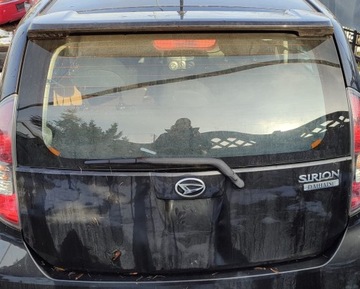 DAIHATSU SIRION II 11R VÍKO KUFRU KUFRU SKLO (OKNO) ZADNÍ