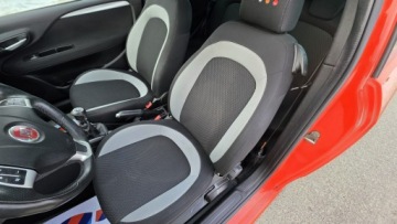 Fiat Punto Punto 2012 Hatchback 3d 1.4 8v 77KM 2014 Fiat Punto 1,4 78 KM.wersja sporting. czarny sufit, zdjęcie 16