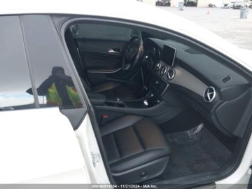 Mercedes CLA C117 2015 Mercedes-Benz CLA 2015 Mercedes-Benz CLA-Class 4dr Sdn CLA 250 FWD 2.0, zdjęcie 4