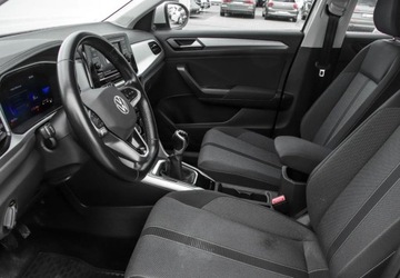 Volkswagen T-Roc I SUV Facelifting 1.0 TSI 110KM 2022 Volkswagen T-Roc 1.0 TSI 110KM Life Tempomat Aktywny Reflektory LED Czujni, zdjęcie 9