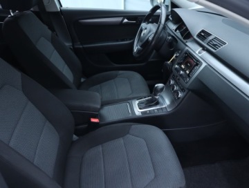 Volkswagen Passat B7 Variant 2.0 TDI CR DPF BlueMotion 140KM 2013 VW Passat 2.0 TDI, DSG, Navi, Xenon, Bi-Xenon, zdjęcie 8