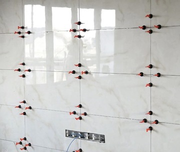 Система выравнивания плитки Зажимы 50 зажимов Клинья Набор клиньев + гаечный ключ