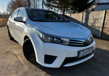 Toyota Corolla XI Sedan 1.4 D-4D 90KM 2015 Toyota Corolla TOYOTA COROLLA 1.4 D4D 1.4 Diesel 90KM, zdjęcie 1