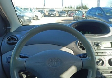Toyota Yaris I 1.0 i 16V 68KM 2001 Toyota Yaris Toyota Yaris Benzyna 68KM, zdjęcie 8