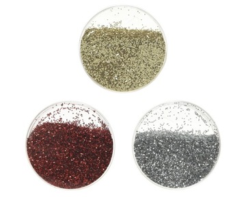 Свободные декоративные блестки красного золота и серебра.