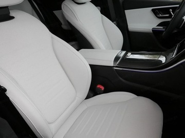 Mercedes GLC C254/X254 2025 GLC Coupe 200 d 4-Matic AMG Line 2.0 (163KM) 2025, zdjęcie 3