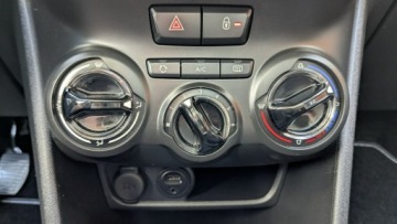 Peugeot 2008 I SUV Facelifting 1.2 PureTech 82KM 2016 Peugeot 2008 1.2i ZAREJESTROWANY Bezwypadkowy, zdjęcie 28