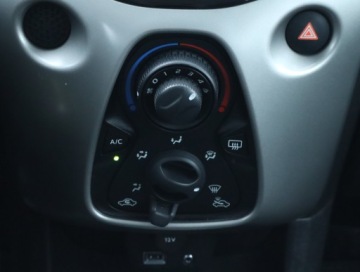 Toyota Aygo II Hatchback 5d 1.0 VVT-i 69KM 2016 Toyota Aygo 1.0 VVT-i, Salon Polska, Klima, zdjęcie 13