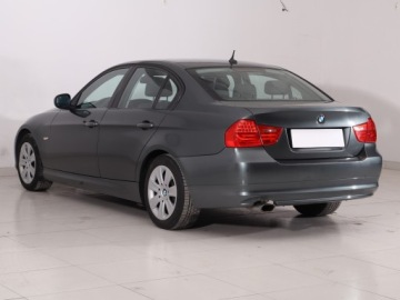 BMW Seria 3 E90-91-92-93 Limuzyna E90 320d 184KM 2011 BMW 3 320 d, 181 KM, Navi, Klima, Klimatronic, zdjęcie 3