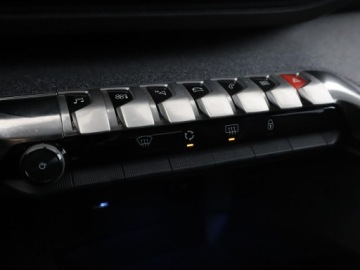 Peugeot 3008 II Crossover 1.2 PureTech 130KM 2020 Peugeot 3008 automat virtual cocpit klima auto, zdjęcie 29