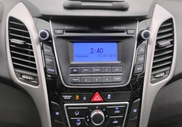 Hyundai i30 II 2015 Hyundai i30 2015r. 1.6 CRDI. Uszkodzony tyl i lekko lewy przod. Jezdzi., zdjęcie 13