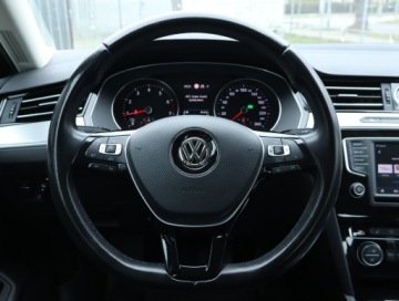 Volkswagen Passat B8 Limousine 1.8 TSI BlueMotion Technology 180KM 2017 VW Passat 1.8 TSI, Salon Polska, Serwis ASO, zdjęcie 19