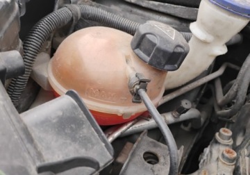 Peugeot 208 I 2014 Peugeot 208 2014r, 1.6 HDi. Uszkodzony lewy przod. Jezdzi 1.6 Diesel 90KM, zdjęcie 18