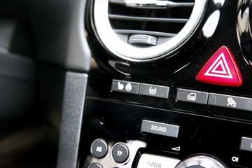 Opel Corsa E Hatchback 3d 1.4 Twinport 90KM 2014 Opel Corsa 1.4 90KM/OPC LINE/Klima/ Serwis/Parktr., zdjęcie 8