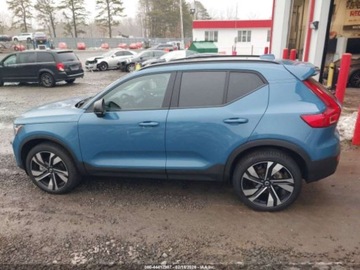 Volvo XC40 2024 Volvo XC 40 B5 Ultimate Dark Theme 2024 2.0 Benzyna 247KM, zdjęcie 2