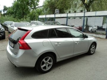 Volvo V60 I Kombi Facelifting 1.6 T3 150KM 2014 Volvo V60 sprzedam ładne VOLVO V60 1.6 B 150KM, zdjęcie 2