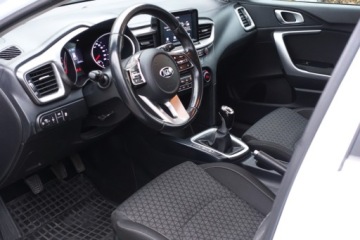 Kia Ceed III Kombi 1.6 CRDi 115KM 2019 Kia Ceed czujniki, tempomat, klimatyzacja 2strefowa, FV23 1.6 Diesel 115KM, zdjęcie 6