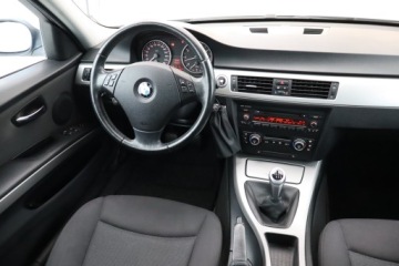 BMW Seria 3 E90-91-92-93 Limuzyna E90 318i 129KM 2007 BMW 3 318 i, Xenon, Klima, Klimatronic, Tempomat, zdjęcie 6
