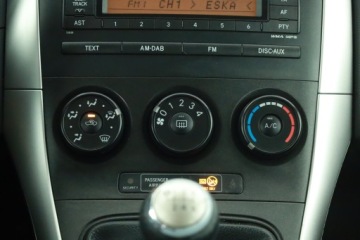 Toyota Auris I Hatchback 1.6 Valvematic 132KM 2010 Toyota Auris 1.6 Valvematic, Salon Polska, zdjęcie 9