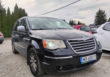 Chrysler Grand Voyager 2.8 CRD 163KM 2010 Chrysler Grand Voyager 2010r, 2.8 DIESEL. AUTOMAT. Uszkodzony tyl. Jezdzi, zdjęcie 1