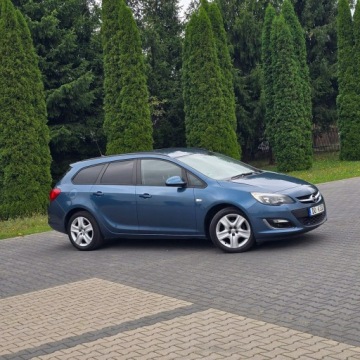 Opel Astra J Sports Tourer Facelifting 1.4 Twinport ECOTEC 100KM 2013 Opel Astra J 1.4 Benzyna 100KM Selection, zdjęcie 7