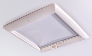 Мансардное окно с вентилятором Thule Vent с электроприводом