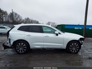 Volvo XC60 II 2023 Volvo XC 60 B5 Plus Bright Theme, 2023r., 4x4, 2.0L 2.0 Benzyna 247KM, zdjęcie 4