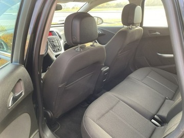 Opel Astra J Hatchback 5d 1.7 CDTI ECOTEC 125KM 2010 Opel Astra Zarejestrowany Klimatronic dwustrefowy, zdjęcie 9