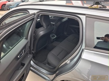 Volvo V60 II  2021 Volvo V60 2,0 B3 163KM R DESIGN alu navi kamera hak grz.fot oplacony 2.0, zdjęcie 11