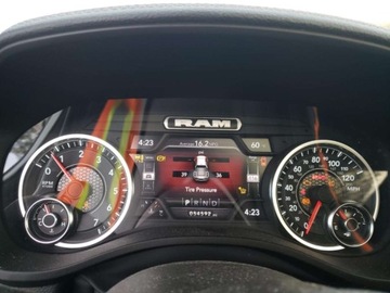  RAM 1500 2023r., Laramie, od ubezpieczalni 5.7 Benzyna 395KM, zdjęcie 9