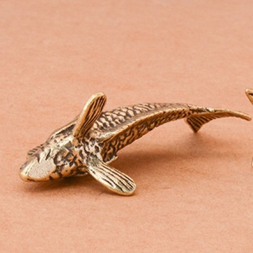 MINI STOLIK Z MOSIĘŻNEGO WYKOŃCZENIA W VINTAGE OZDOBA RYBKA