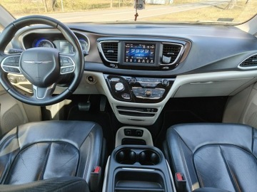 Chrysler Pacifica II 3.6 V6 291KM 2018 Chrysler Pacifica Super stan, 7-osobowa., zdjęcie 7