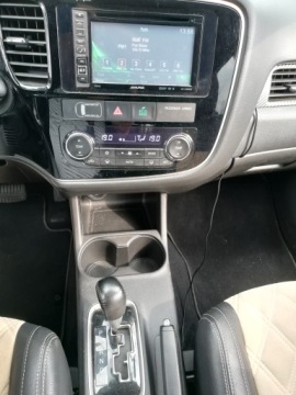 Mitsubishi Outlander III SUV Facelifting 2015 2.0 MIVEC 150KM 2016 Mitsubishi Outlander III 2.0 Intense+//4WD//Aut.//LPG//7-os, zdjęcie 24