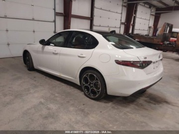 Alfa Romeo Giulia II Sedan Facelifting 2023 2.0 GME Turbo 280KM 2024 Alfa Romeo Giulia ti, 2024r., 4x4, 2.0L 2.0 Benzyna 280KM, zdjęcie 3