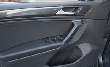 Volkswagen Tiguan II SUV 2.0 TDI 150KM 2019 Volkswagen Tiguan 2,0 TDI 150 KM DSG FULL LED BI-Xenon Nawigacja HIGH-LINE, zdjęcie 16